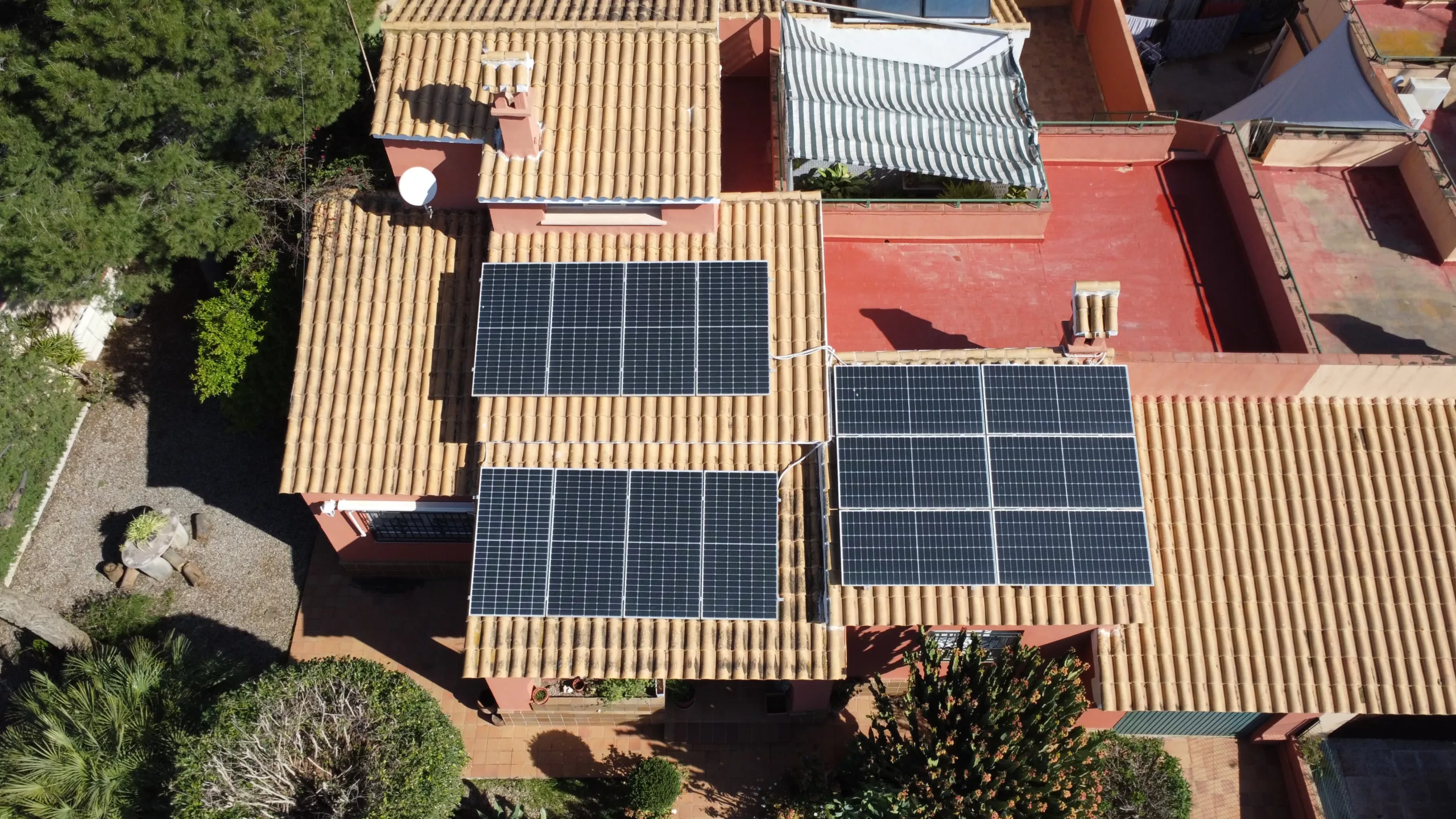 Instalación de 14 paneles solares