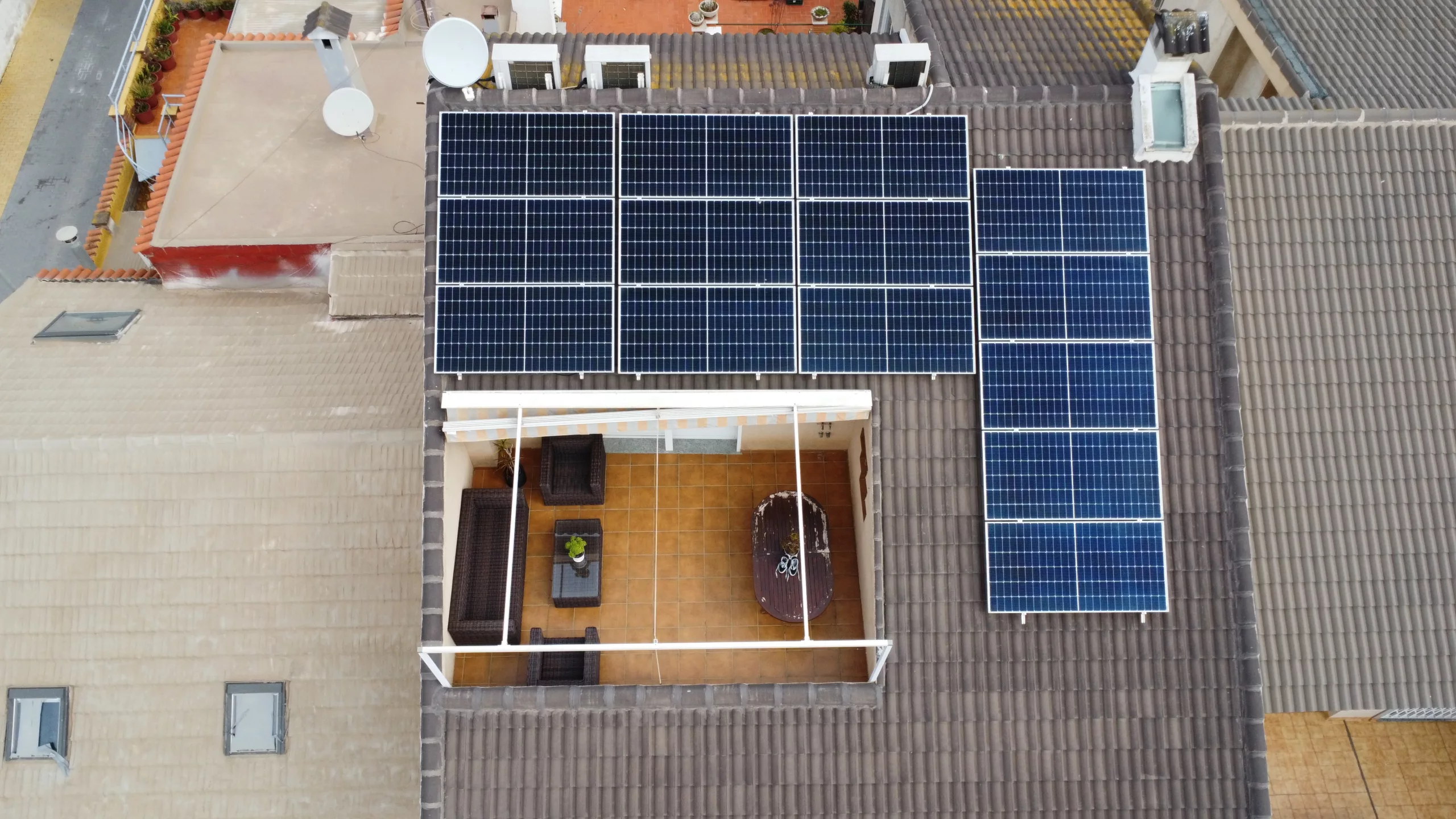 14 paneles de 460 Wp 6 kW (Huawei)